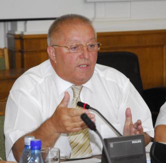 Consilierul Vasile Petruţ, pus la colţ de viceprimarul Rozalia Biro